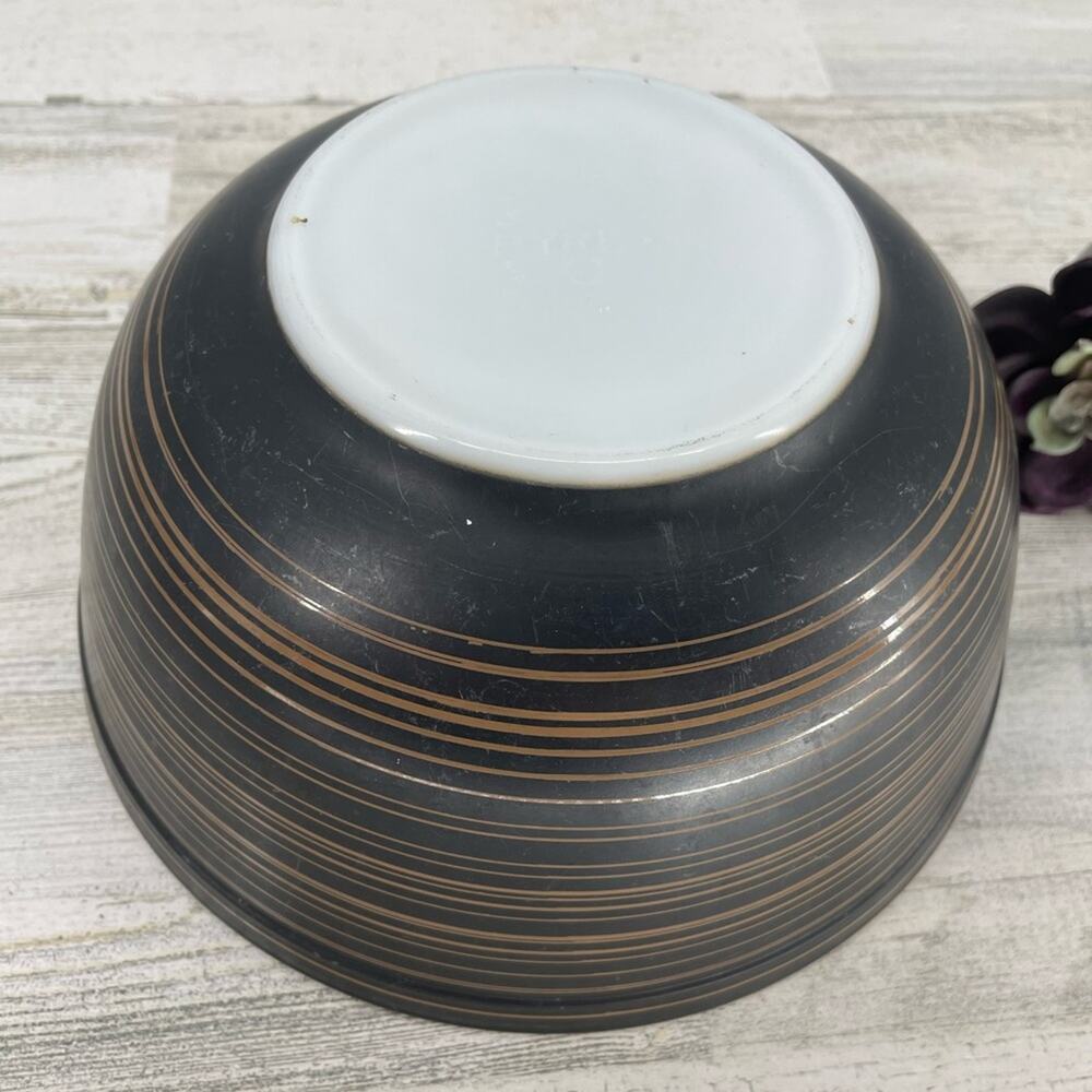 Pyrex Vintage Brown/Black Swirl 1/2 qt. Glass Bowl Ovenware
